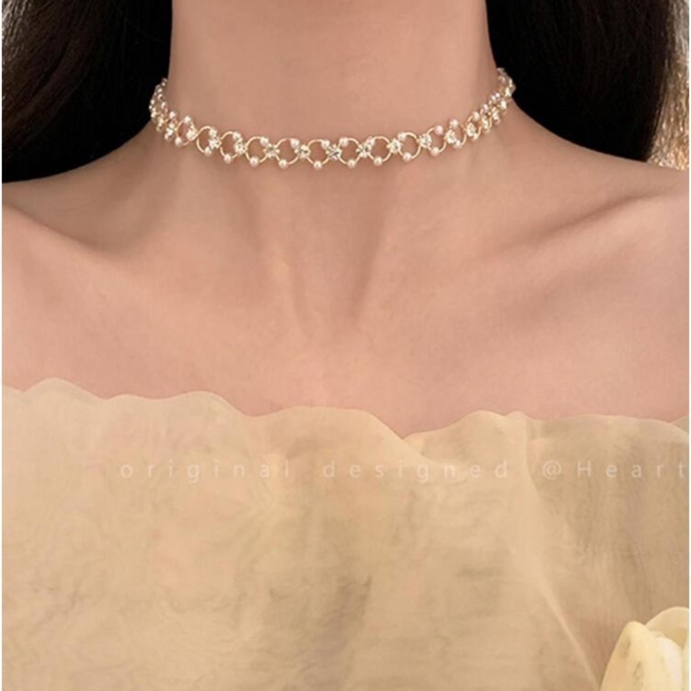 Rhinestone And Pearl Choker - Picture 3 of 3